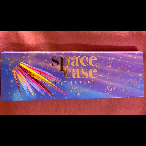Space Case Cosmetics: Quad Eyeshadow Palette - Picture 1 of 3